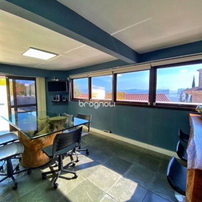 Casa com 269m², 4 quartos (sendo 4 suítes), 4 garagens, no bairro Centro em Florianópolis