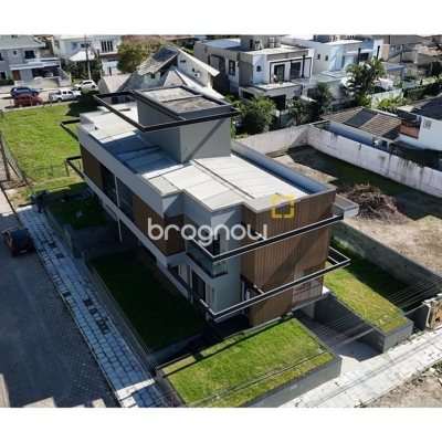 Casa com 225m², 3 quartos (sendo 3 suítes), 4 garagens, no bairro Jurerê em Florianópolis