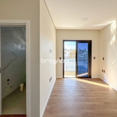 Casa com 225m², 3 quartos (sendo 3 suítes), 4 garagens, no bairro Jurerê em Florianópolis