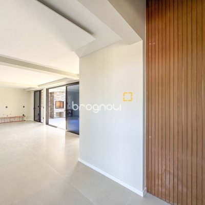 Casa com 225m², 3 quartos (sendo 3 suítes), 4 garagens, no bairro Jurerê em Florianópolis