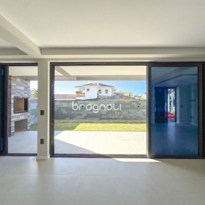 Casa com 225m², 3 quartos (sendo 3 suítes), 4 garagens, no bairro Jurerê em Florianópolis