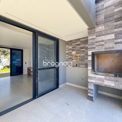 Casa com 225m², 3 quartos (sendo 3 suítes), 4 garagens, no bairro Jurerê em Florianópolis