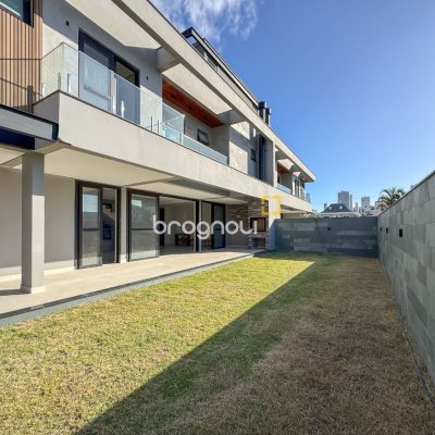 Casa com 225m², 3 quartos (sendo 3 suítes), 4 garagens, no bairro Jurerê em Florianópolis