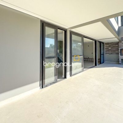 Casa com 225m², 3 quartos (sendo 3 suítes), 4 garagens, no bairro Jurerê em Florianópolis