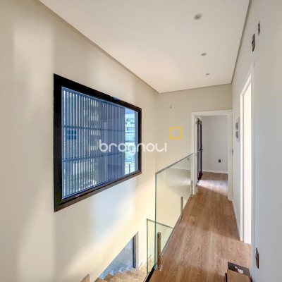 Casa com 225m², 3 quartos (sendo 3 suítes), 4 garagens, no bairro Jurerê em Florianópolis