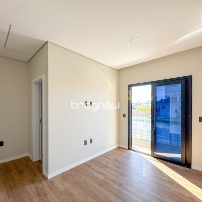 Casa com 225m², 3 quartos (sendo 3 suítes), 4 garagens, no bairro Jurerê em Florianópolis