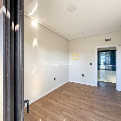 Casa com 225m², 3 quartos (sendo 3 suítes), 4 garagens, no bairro Jurerê em Florianópolis