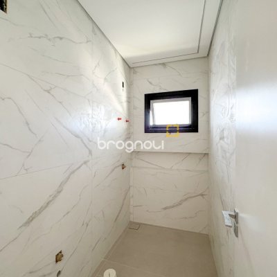 Casa com 225m², 3 quartos (sendo 3 suítes), 4 garagens, no bairro Jurerê em Florianópolis