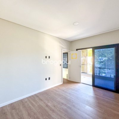 Casa com 225m², 3 quartos (sendo 3 suítes), 4 garagens, no bairro Jurerê em Florianópolis