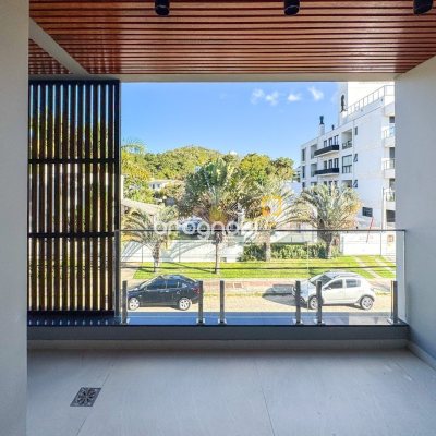 Casa com 225m², 3 quartos (sendo 3 suítes), 4 garagens, no bairro Jurerê em Florianópolis
