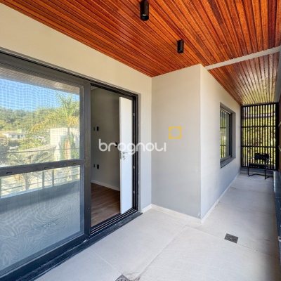 Casa com 225m², 3 quartos (sendo 3 suítes), 4 garagens, no bairro Jurerê em Florianópolis
