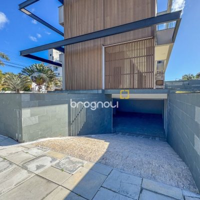 Casa com 225m², 3 quartos (sendo 3 suítes), 4 garagens, no bairro Jurerê em Florianópolis