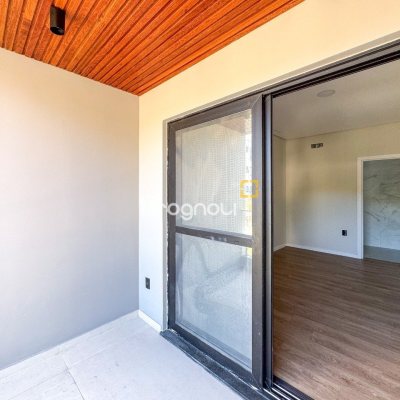 Casa com 225m², 3 quartos (sendo 3 suítes), 4 garagens, no bairro Jurerê em Florianópolis