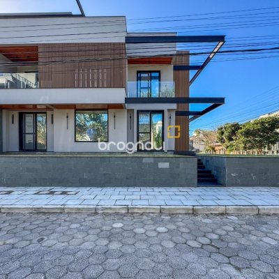 Casa com 225m², 3 quartos (sendo 3 suítes), 4 garagens, no bairro Jurerê em Florianópolis