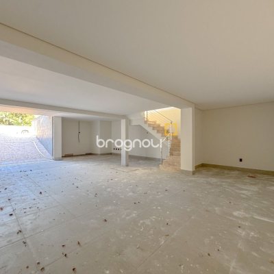 Casa com 225m², 3 quartos (sendo 3 suítes), 4 garagens, no bairro Jurerê em Florianópolis