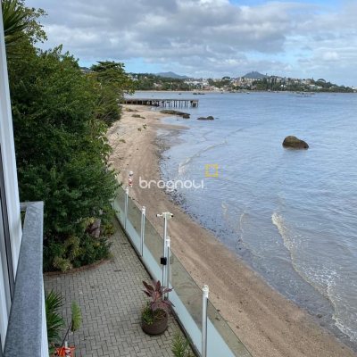 Casa com 274m², 4 quartos (sendo 4 suítes), 3 garagens, no bairro Cacupé em Florianópolis