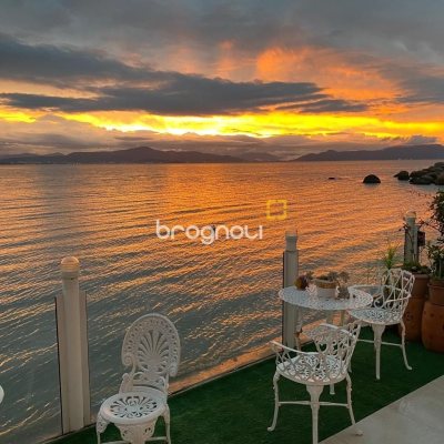 Casa com 274m², 4 quartos (sendo 4 suítes), 3 garagens, no bairro Cacupé em Florianópolis