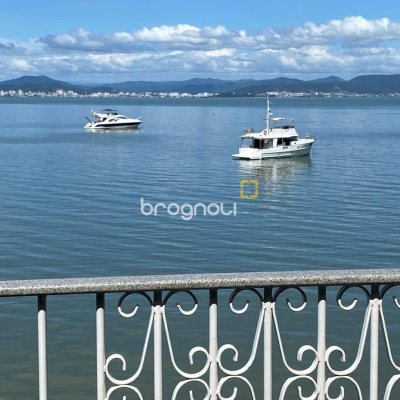Casa com 274m², 4 quartos (sendo 4 suítes), 3 garagens, no bairro Cacupé em Florianópolis
