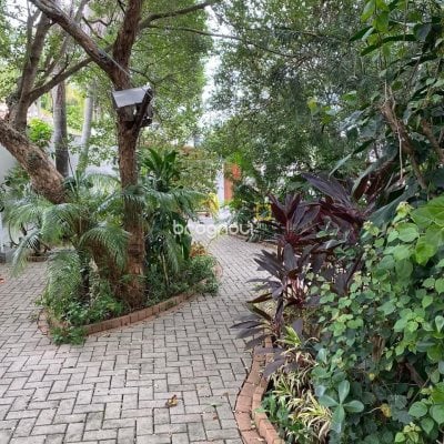 Casa com 274m², 4 quartos (sendo 4 suítes), 3 garagens, no bairro Cacupé em Florianópolis