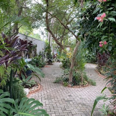 Casa com 274m², 4 quartos (sendo 4 suítes), 3 garagens, no bairro Cacupé em Florianópolis