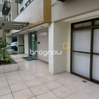 Apartamento com 83m², 3 quartos (sendo 1 suíte), 2 garagens, no bairro Canto em Florianópolis