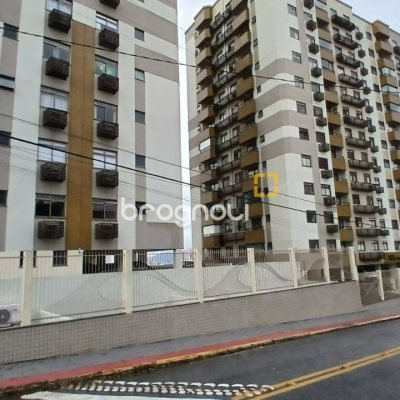 Apartamento com 83m², 3 quartos (sendo 1 suíte), 2 garagens, no bairro Canto em Florianópolis