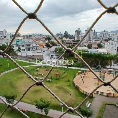 Apartamento com 83m², 3 quartos (sendo 1 suíte), 2 garagens, no bairro Canto em Florianópolis