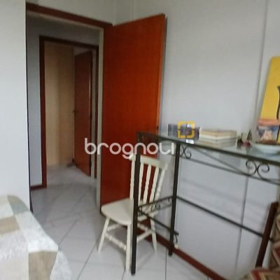 Apartamento com 83m², 3 quartos (sendo 1 suíte), 2 garagens, no bairro Canto em Florianópolis
