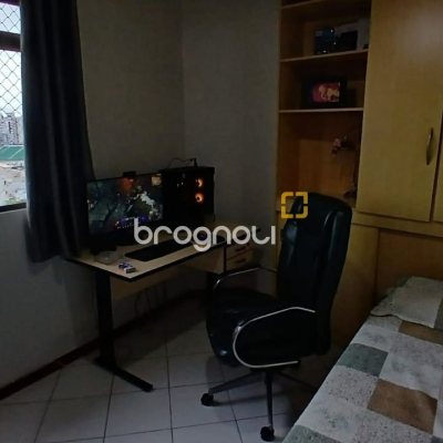 Apartamento com 83m², 3 quartos (sendo 1 suíte), 2 garagens, no bairro Canto em Florianópolis