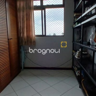 Apartamento com 83m², 3 quartos (sendo 1 suíte), 2 garagens, no bairro Canto em Florianópolis