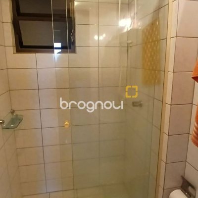 Apartamento com 83m², 3 quartos (sendo 1 suíte), 2 garagens, no bairro Canto em Florianópolis