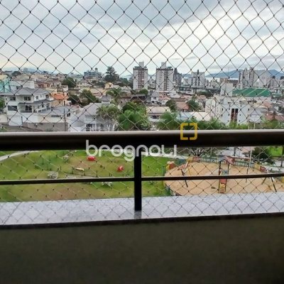 Apartamento com 83m², 3 quartos (sendo 1 suíte), 2 garagens, no bairro Canto em Florianópolis