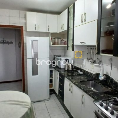 Apartamento com 83m², 3 quartos (sendo 1 suíte), 2 garagens, no bairro Canto em Florianópolis