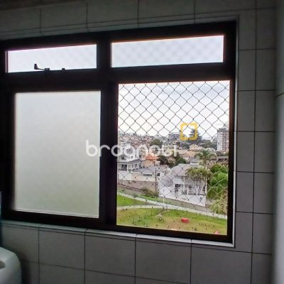 Apartamento com 83m², 3 quartos (sendo 1 suíte), 2 garagens, no bairro Canto em Florianópolis