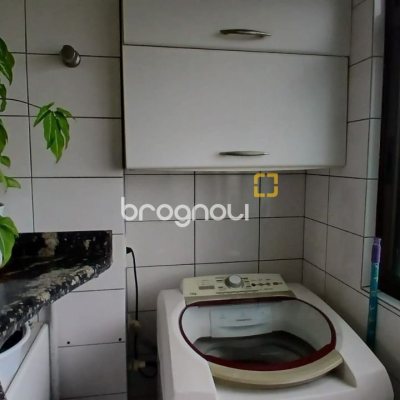 Apartamento com 83m², 3 quartos (sendo 1 suíte), 2 garagens, no bairro Canto em Florianópolis