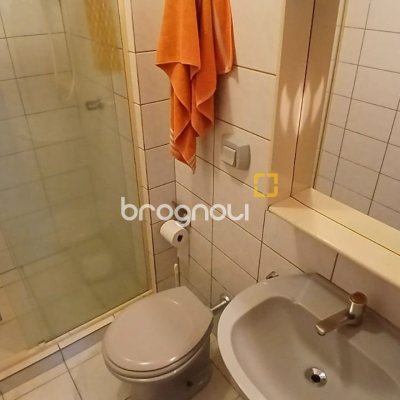 Apartamento com 83m², 3 quartos (sendo 1 suíte), 2 garagens, no bairro Canto em Florianópolis