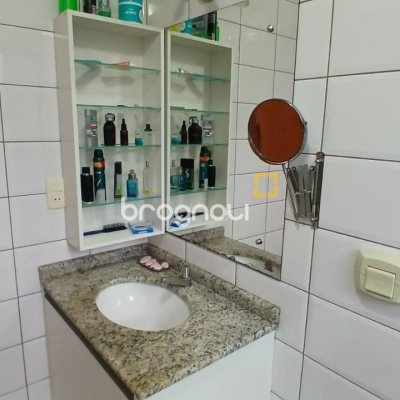 Apartamento com 83m², 3 quartos (sendo 1 suíte), 2 garagens, no bairro Canto em Florianópolis