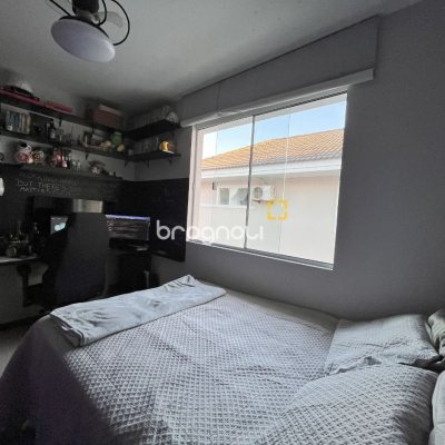 Casa com 120m², 3 quartos (sendo 1 suíte), 2 garagens, no bairro Campeche em Florianópolis