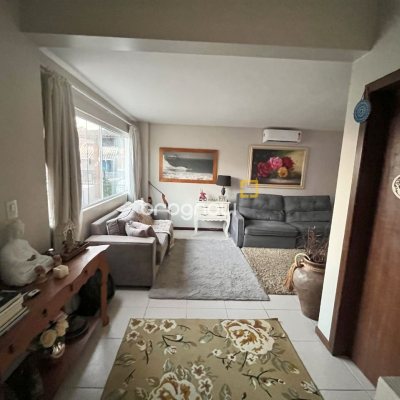 Casa com 120m², 3 quartos (sendo 1 suíte), 2 garagens, no bairro Campeche em Florianópolis