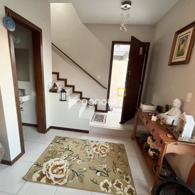 Casa com 120m², 3 quartos (sendo 1 suíte), 2 garagens, no bairro Campeche em Florianópolis