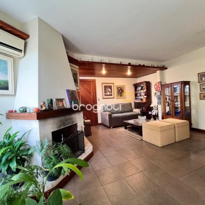 Cobertura com 176m², 3 quartos (sendo 1 suíte), 2 garagens, no bairro Trindade em Florianópolis