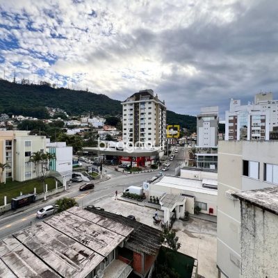Cobertura com 176m², 3 quartos (sendo 1 suíte), 2 garagens, no bairro Trindade em Florianópolis