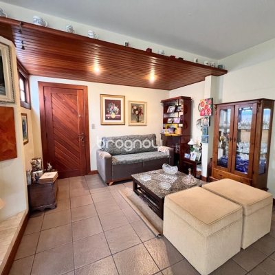 Cobertura com 176m², 3 quartos (sendo 1 suíte), 2 garagens, no bairro Trindade em Florianópolis