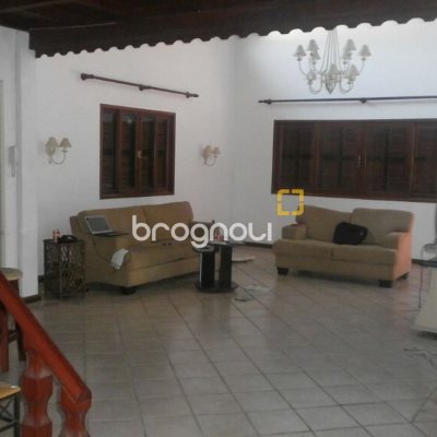 Casa com 400m², 7 quartos (sendo 3 suítes), 5 garagens, no bairro Canasvieiras em Florianópolis