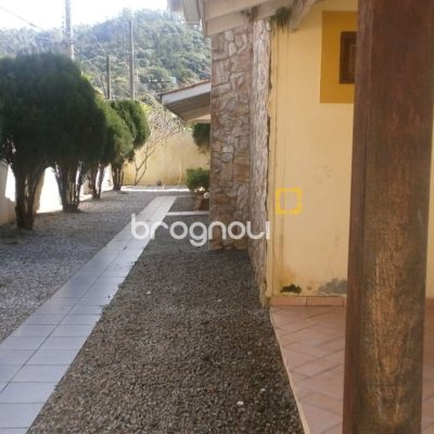 Casa com 400m², 7 quartos (sendo 3 suítes), 5 garagens, no bairro Canasvieiras em Florianópolis