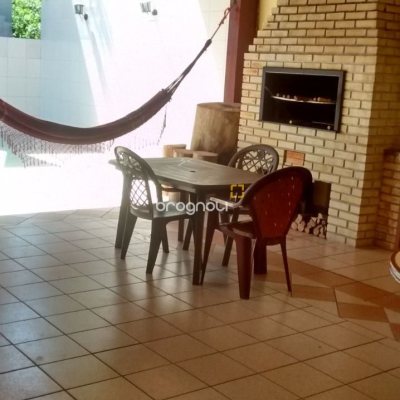 Casa com 400m², 7 quartos (sendo 3 suítes), 5 garagens, no bairro Canasvieiras em Florianópolis
