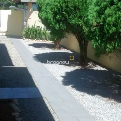 Casa com 400m², 7 quartos (sendo 3 suítes), 5 garagens, no bairro Canasvieiras em Florianópolis