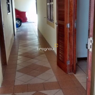 Casa com 400m², 7 quartos (sendo 3 suítes), 5 garagens, no bairro Canasvieiras em Florianópolis