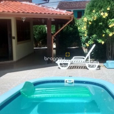 Casa com 400m², 7 quartos (sendo 3 suítes), 5 garagens, no bairro Canasvieiras em Florianópolis