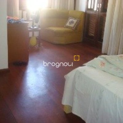 Casa com 400m², 7 quartos (sendo 3 suítes), 5 garagens, no bairro Canasvieiras em Florianópolis